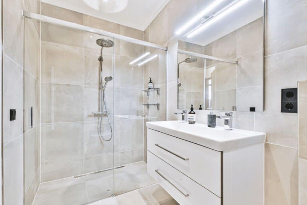 Tips for a sparkling bathroom